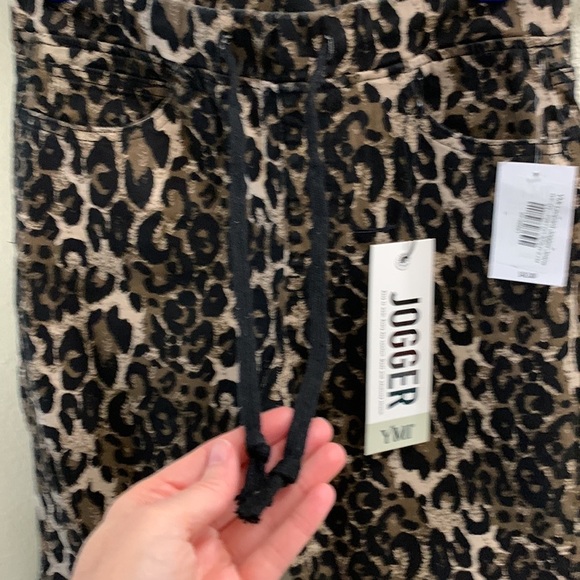 YMI Jeans Distressed Leopard Print Medium Jogger Jean High Rise Pockets New - Picture 7 of 14